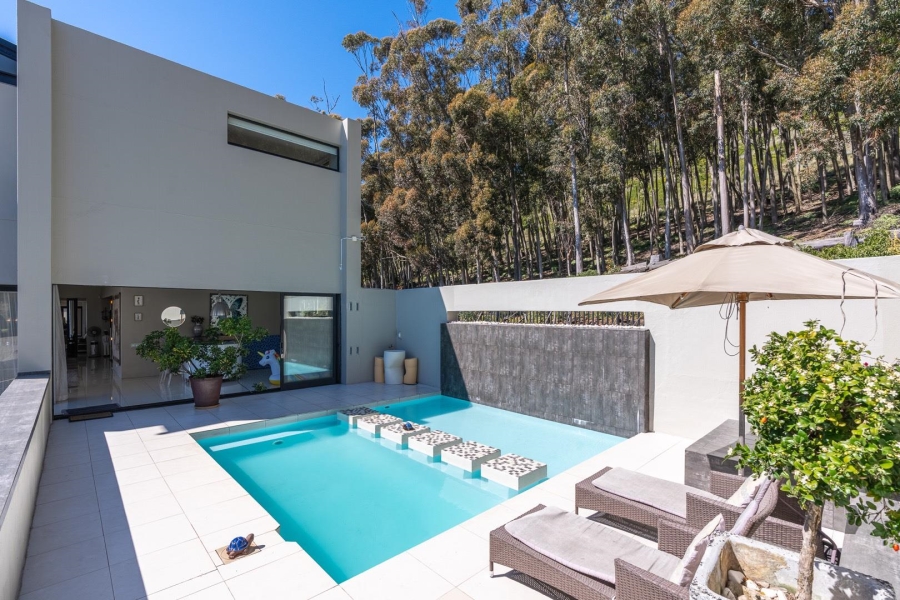5 Bedroom Property for Sale in Fresnaye Western Cape